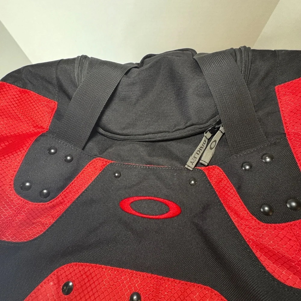 Oakley Factory Pilot Weekender Duffel Carry Case Multi Pocket Gym Red/Black NWOT